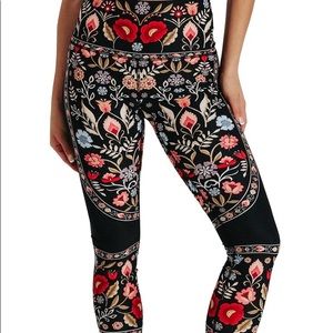 Yoga Democracy size m recycled yoga pants